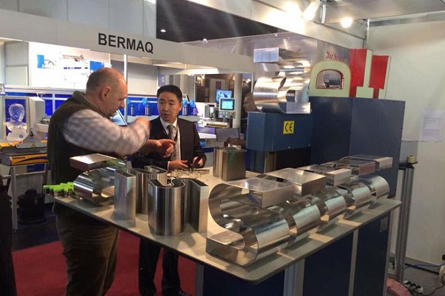 2014泰谱圣弯字机德国法兰克福国际广告展1.jpg 2014泰谱圣弯字机德国法兰克福国际广告展1.jpg