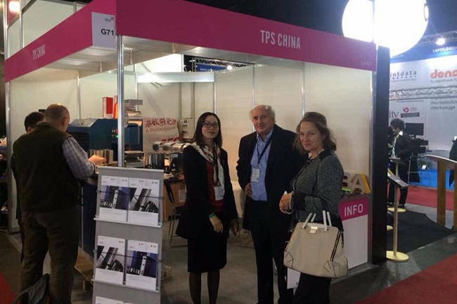 2014泰谱圣弯字机德国法兰克福国际广告展3.jpg 2014泰谱圣弯字机德国法兰克福国际广告展3.jpg