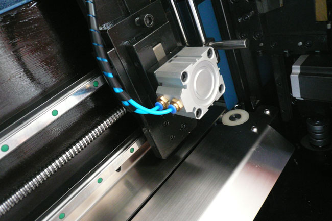 全自动弯字机S8700Ⅱ伺服驱动丝杆送料.jpg 全自动弯字机S8700Ⅱ伺服驱动丝杆送料.jpg