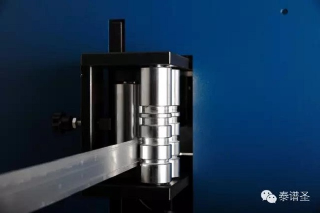 TPS-S6720前置送料矫直机构.jpg TPS-S6720前置送料矫直机构.jpg